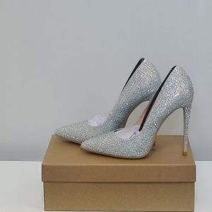 New beautiful bling pumps Size 8
